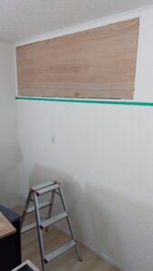 カップボードの吊戸棚取り付け位置に設けられた壁面の下地