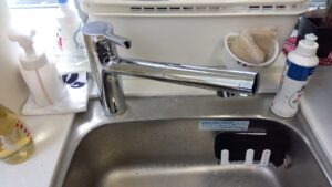 吐水切替付きのTOTO TKS05304Jへ交換した台所水栓